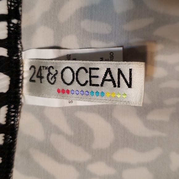 ❤️3/$30 - 2 piece swimsuit M top L bottom - Picture 9 of 16